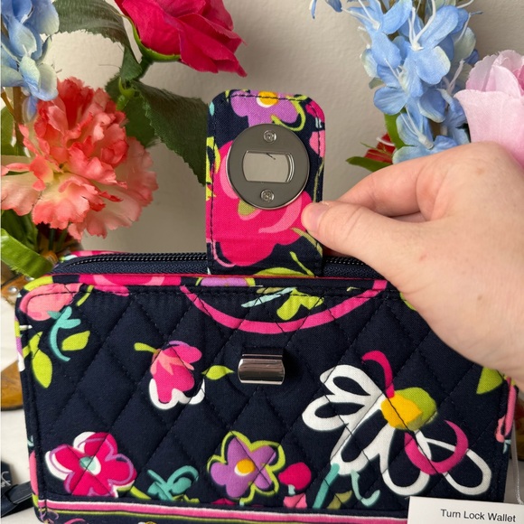 NWT Vera Bradley Ribbons Turn Lock Wallet Retired Pattern Quilted Organizer Rare - Picture 4 of 11
